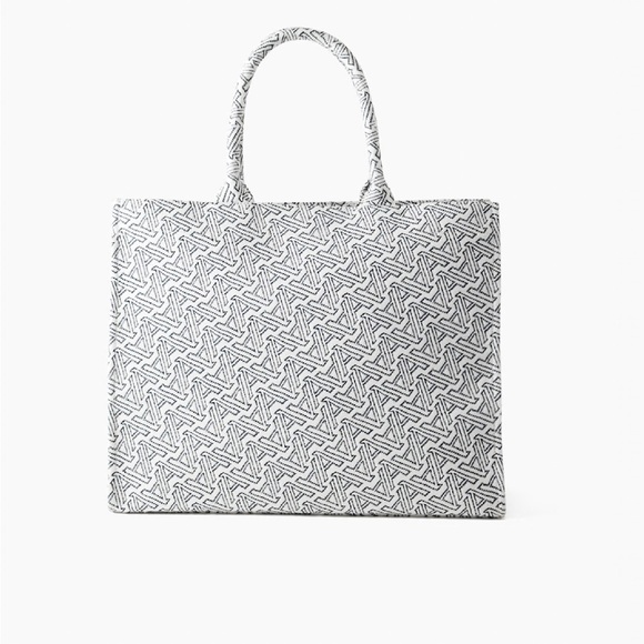 Aritzia Keep Bigger Tote - Picture 2 of 10